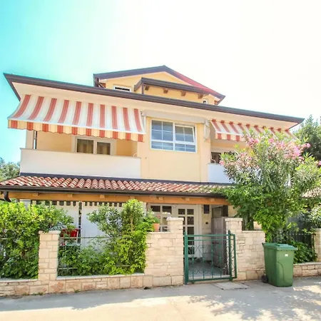 Apartment Viviana Red